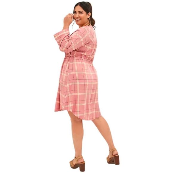 TORRID PLUS SIZE Rose Plaid  ZIP-Front Challis Shirt Dress. - Picture 7 of 16